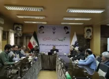 پایبندی به اصول ، ارزشها و آرمان های انقلاب و عدم تبعیت از دشمن از ویژگی های فرد انقلابی است