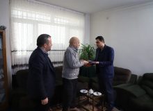 دیدار شهردار گرمدره با خانواده‌های معظم شهدا