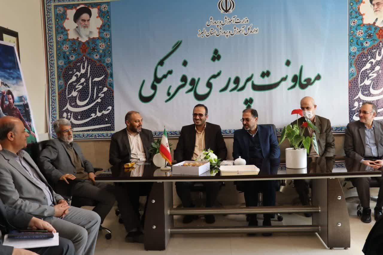 آموزش و پرورش از هم جدا نیستند
