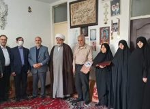 دیدار فرمانده مرکز مقاومت بسیج بنیاد شهید و امور ایثارگران با خانواده شهید «سید روح‌الله عجمیان» در کرج