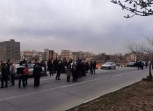 اعضای معترض تعاونی مسکن شهرداری هشتگرد خواستار پیگیری مسوولان شدند