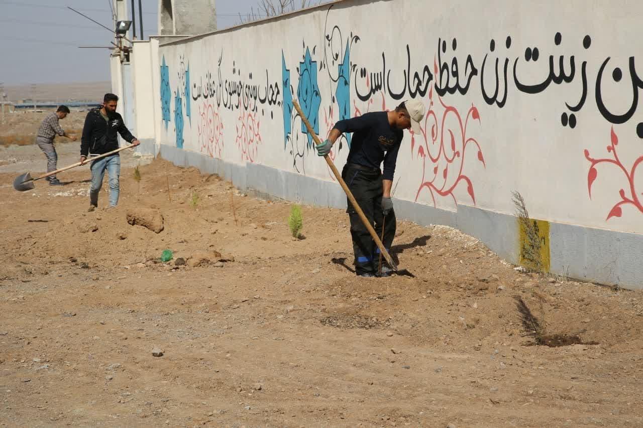 آغاز کاشت ۷۰۰ اصله نهال به مناسبت هفته منابع طبیعی در اشتهارد