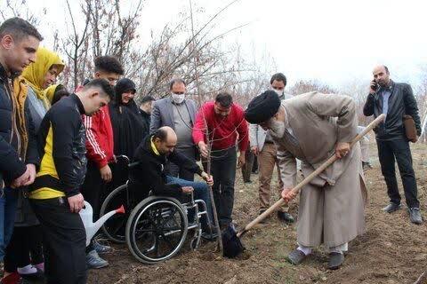 کاشت نهال توسط بهشتیان زمینی در البرز با شعار “درخت برای زندگی”