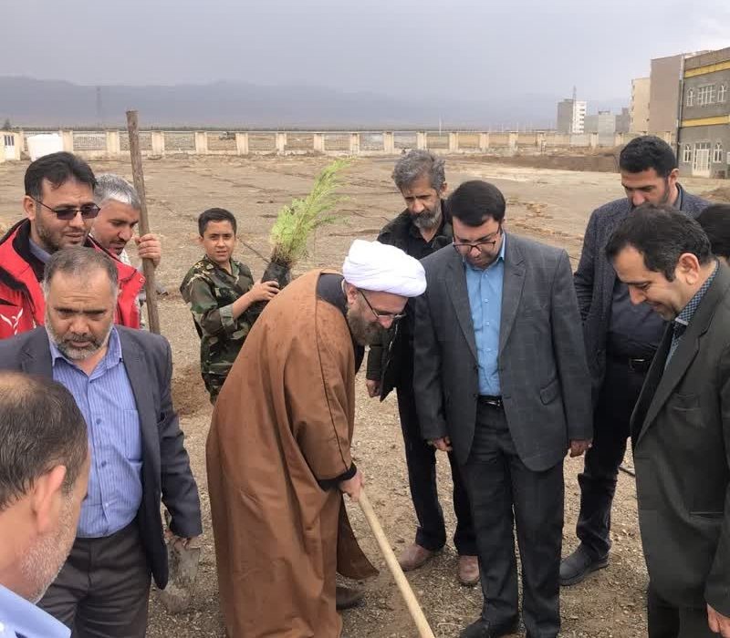 برگزاری مراسم گرامیداشت هفته منابع طبیعی و درختکاری در مصلای نماز جمعه شهرستان اشتهارد