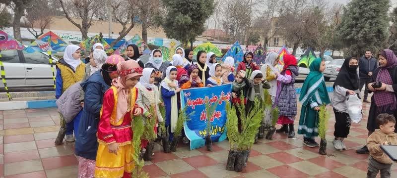 برگزاری جشن بادبادکهای خندان به مناسبت هفته منابع طبیعی در شهرستان چهارباغ