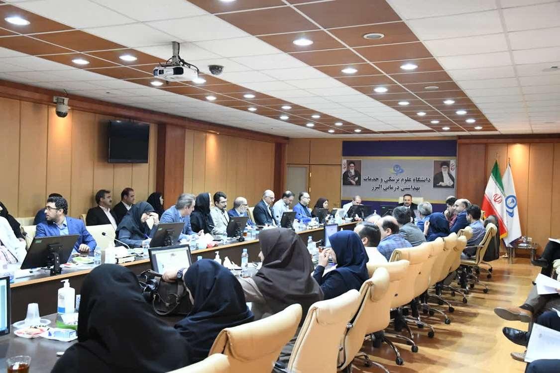 نشست دوره ای رئیس دانشگاه با روسا و مدیران بیمارستان ها در تیر ماه برگزار شد
