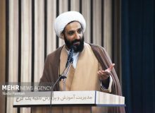 ویترین برخی مغازه‌ها به محل ترویج بی‌بند و باری تبدیل شده است
