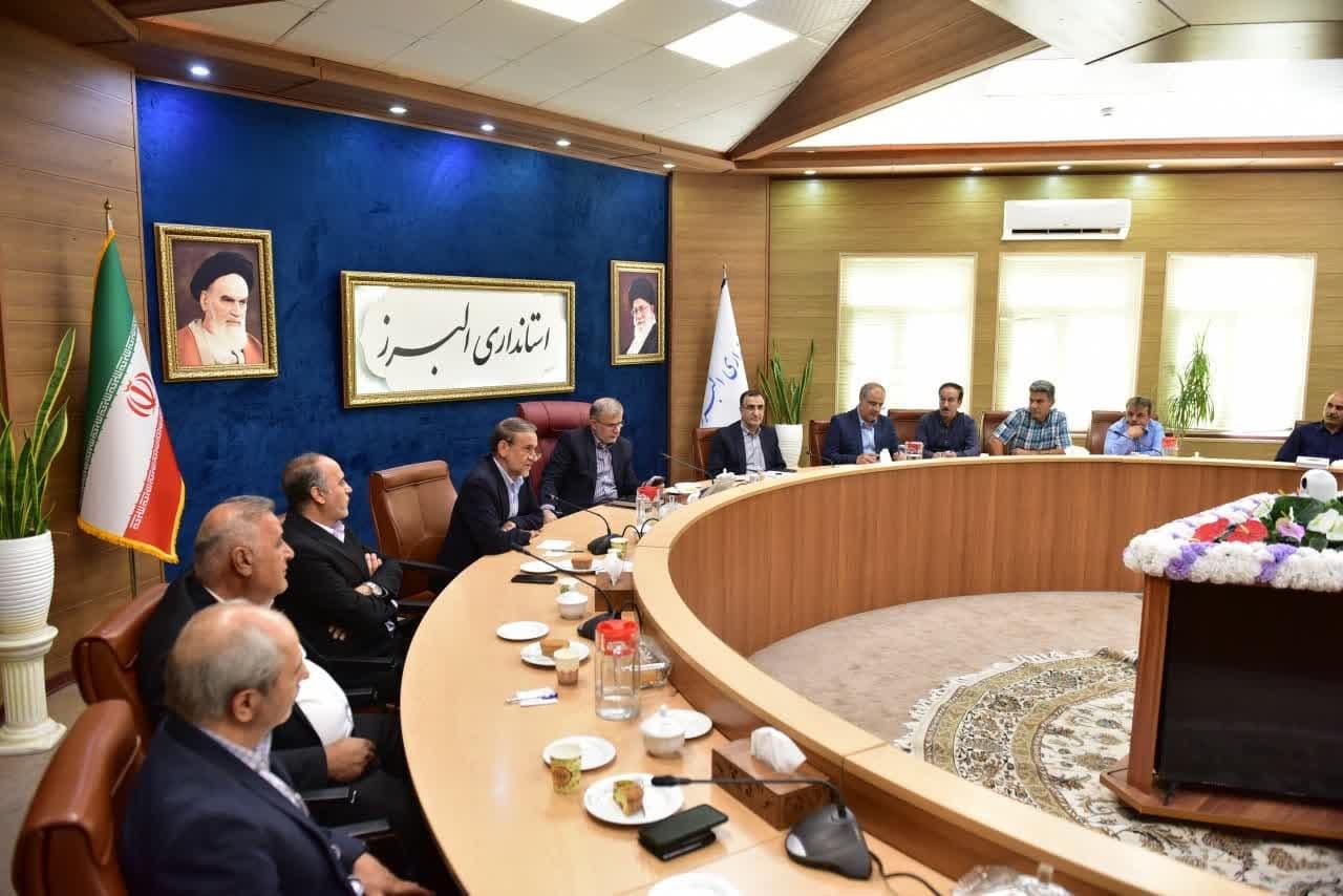 خانواده های شهدا، ایثارگران و آزادگان، همچنان ایثارگرانه درصدد حفظ نظام و خدمت به مردم هستند