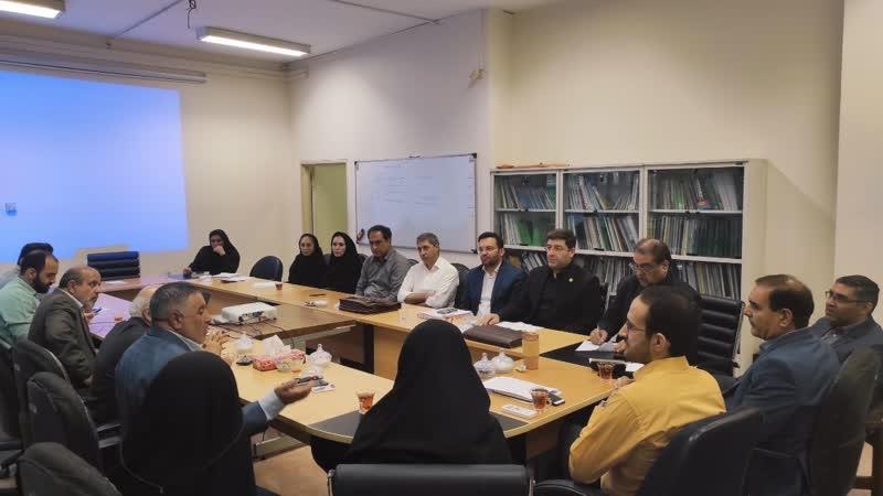 نشست هم اندیشی دانشگاهیان و محیط زیست است
