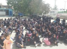 شروع سال تحصیلی دانش آموزان شهرستان چهار باغ با حضور کتابخانه‌ی سیار کانون البرز
