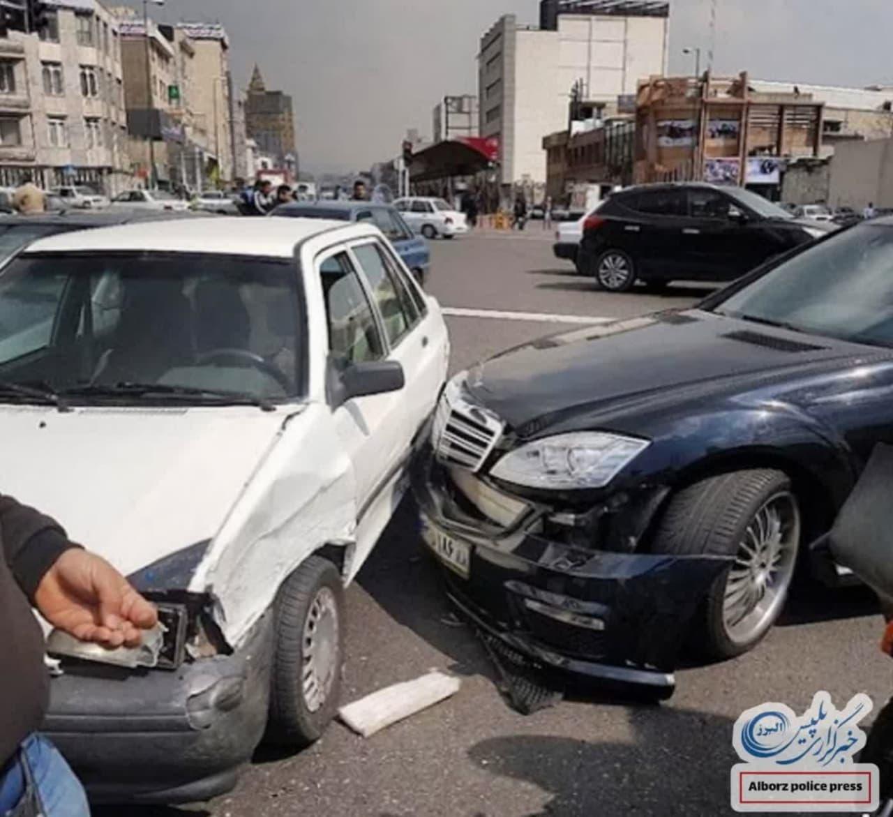 تصادف پراید با تیگو در فردیس حادثه ساز شد