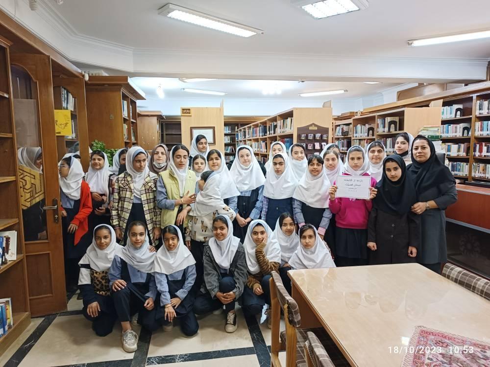 بازدید ۵۰۰ نفر از دانش آموزان ساوجبلاغی طی دو روز از کتابخانه عمومی شهید ثالث