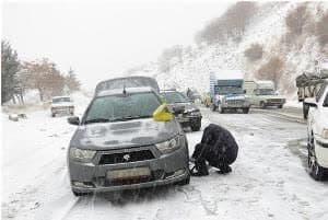 الزام رانندگان برای همراه داشتن زنجیر چرخ در محورهای مواصلاتی البرز