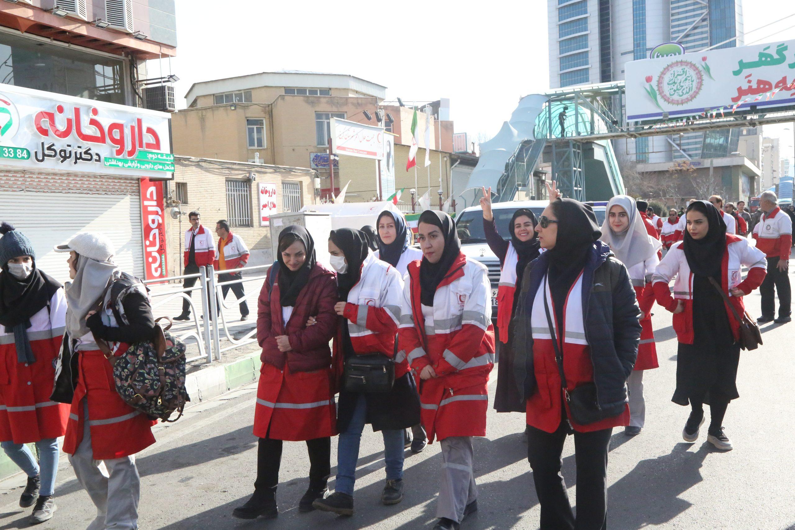 ۲۰۰ نجاتگر استان البرز به بیش از ۶۰۰ در مراسم راهپیمایی ۲۲ بهمن خدمات ارائه دادند