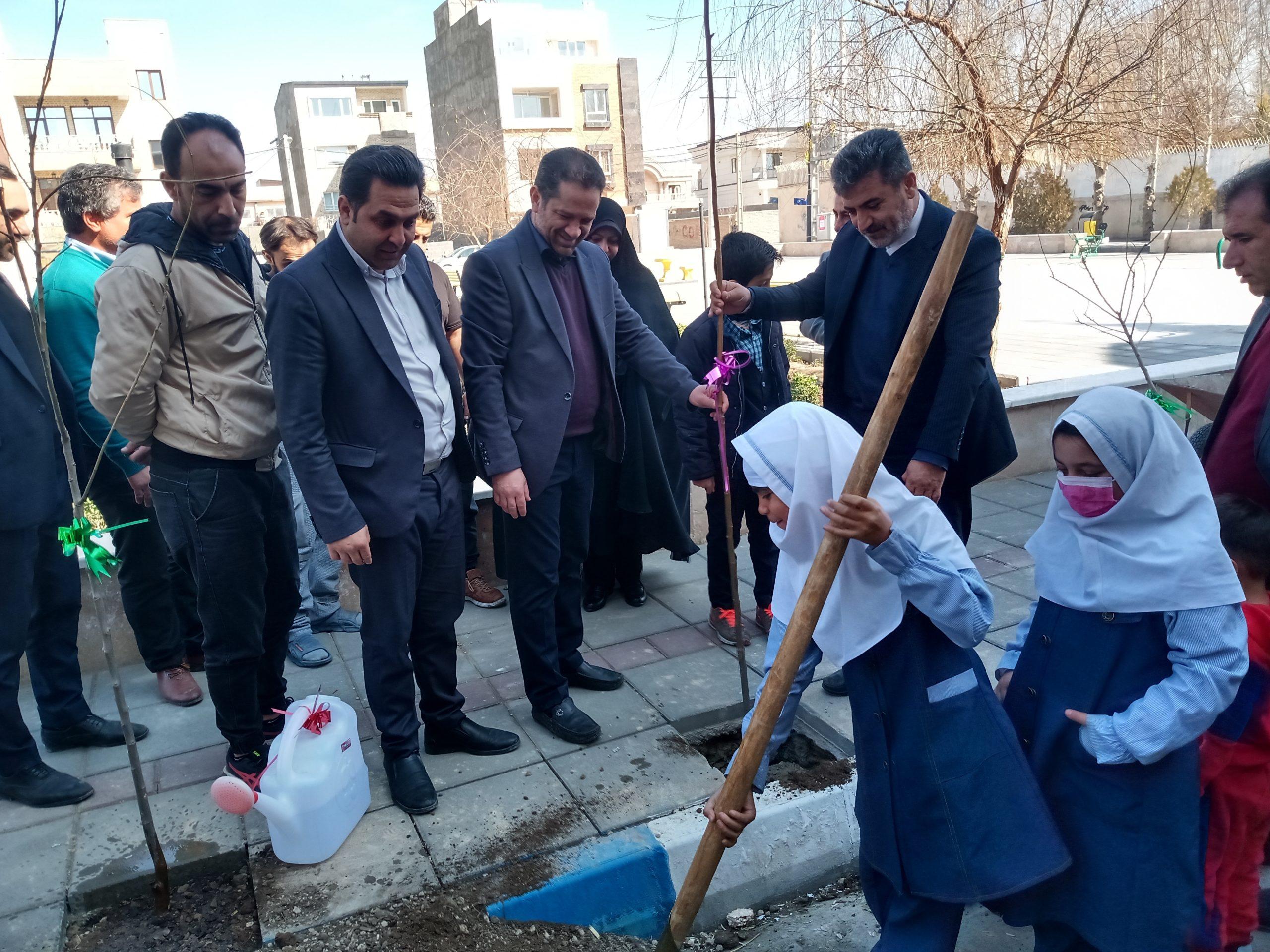 برگزاری پویش درختکاری « شهدای مقاوت » در روستای گلستانک