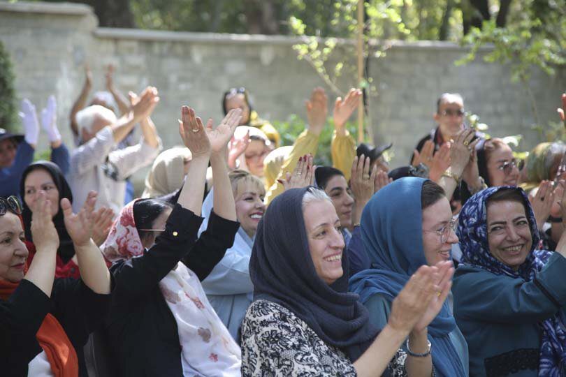 دورهمی سالمندان در بوستان جهان‌دیدگان کرج