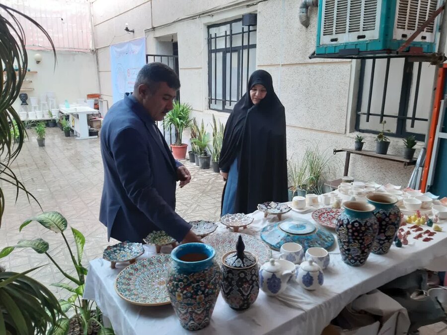 بازدید مدیرکل بهزیستی استان از نمایشگاه گل و گیاه و دستاوردهای مددجویان در کانون ناشنوایان البرز