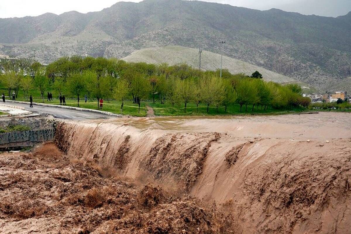 هشدار آب منطقه ای/ گردشگران به حریم رودخانه های البرز نزدیک نشوند