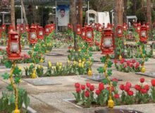 گلباران مزار شهدا در کرج همزمان با هفته دفاع مقدس