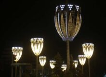 میدان امام حسین (ع) با ۱۴ اِلمان لوستر نوری زیباسازی شد