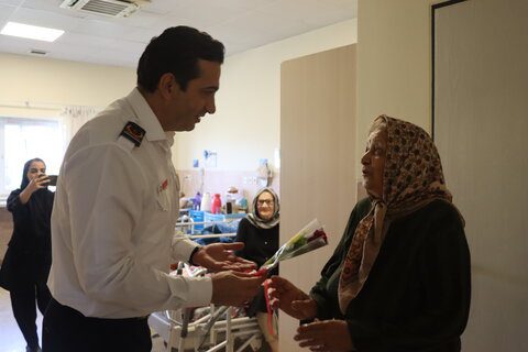 آتشنشانان کرجی به ملاقات سالمندان کهریزک رفتند