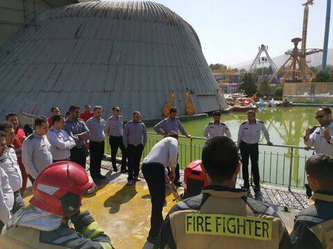 نمایش توان عملیاتی نیروهای آتش‌نشانی کرج در اردوی آموزشی همدان