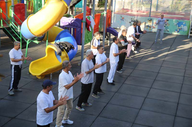 دوستداران ورزشهای همگانی در پارکها و بوستانها گرد هم میآیند