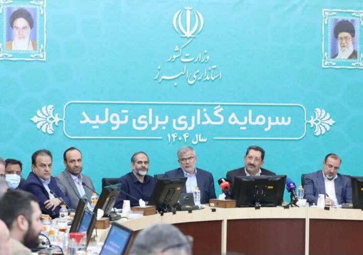 انتقاد نماینده کرج از دولت در حضور وزیر صنعت و استاندار البرز و تشویق حضار در جلسه