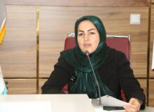 شعرخوانی «مریم آریان» در محفل شعری «ایستاده برای ایران» کرج