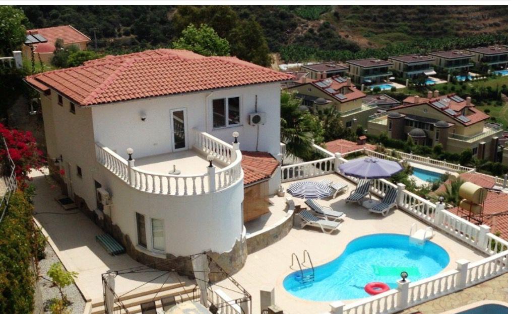 ملک در آلانیا