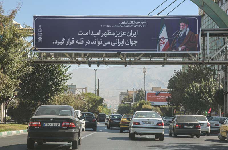 شهر به بنرهای بیانات رهبر انقلاب مزین شد