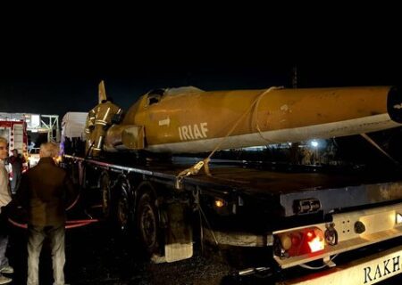 تریلی حامل ماکت فرسوده هواپیما دچار حریق شد/ واکنش سریع آتش‌نشانان کرج