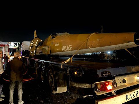 تریلی حامل ماکت فرسوده هواپیما دچار حریق شد/ واکنش سریع آتشنشانان کرج