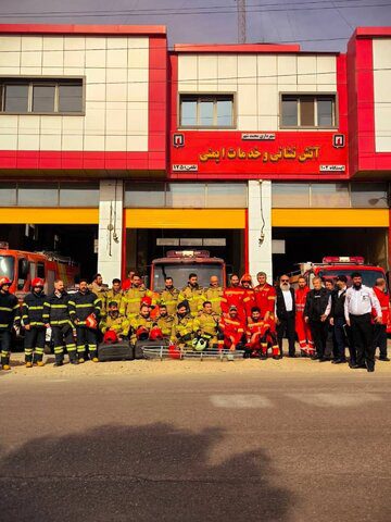 آتشنشانی کرج در ارتقای فرماندهی عملیاتی آتشنشانی محمدشهر نقشآفرینی کرد