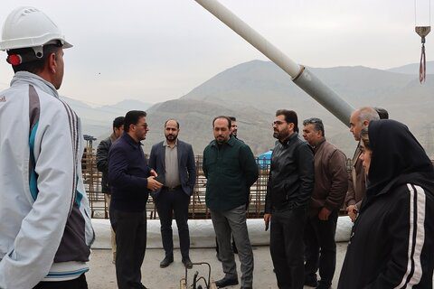 بازدید هیئتی از مدیران و کارشناسان منطقه ۶ از پل b۱