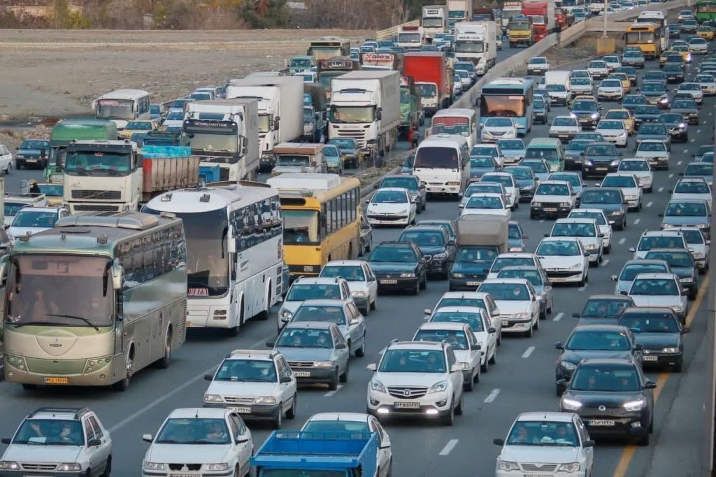 ترافیک سنگین در آزادراه های البرز؛ جاده کندوان لغزنده است