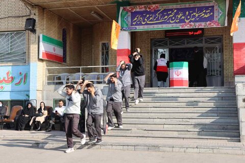 دانش‌آموزان سناریوی زلزله را تمرین کردند