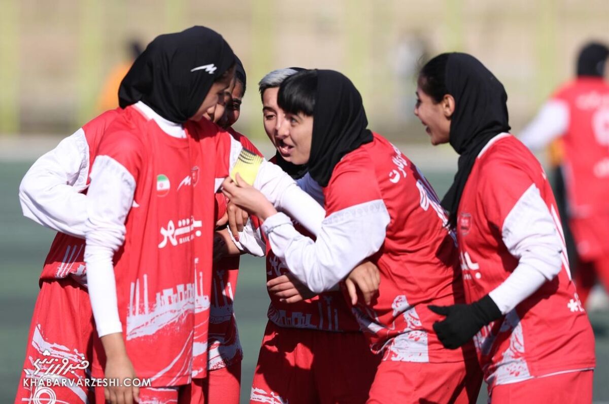 نقرهداغ بازیکن پرسپولیس/ تاوان سنگین حرکت غیرورزشی و تحریک تماشاگران