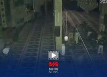 لحظه به آتش‌کشیدن مسجد مهدیۀ کرج توسط اغتشاشگران