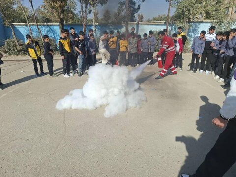 دانشآموزان ۲۲ مدرسه راههای مقابله با آتش را فرا گرفتند