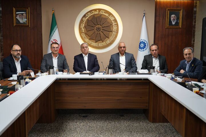 رکود، گرانی و افت تقاضا؛ سه بحران فعالان گردشگری و صنایع‌دستی است