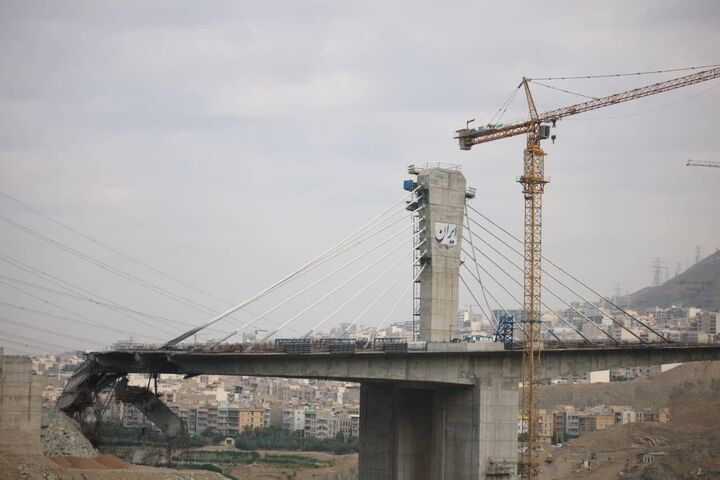 بازدید معاون رئیسجمهور از روند آواربرداری و بازسازی پل شهید رئیسی (B۱) در البرز