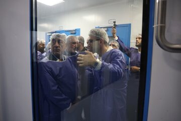 واحد داروسازی آسیب دیده از جنگ در البرز به عرصه تولید بازگشت