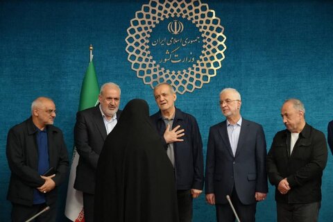 “رئیس‌جمهور”  از “آتش‌نشان کرجی” تجلیل کرد/ قدردانی از فداکاری‌ های سرخ پوشان