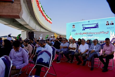 بهرهبرداری از پل بی-۱۶ در قطعه چهارم بزرگراه شمالی کرج/ همه آمده بودند
