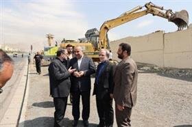آغاز عملیات تخریب دیوارهای زندان رجائیشهر با مشارکت ماشینآلات سازمان مدیریت پسماند